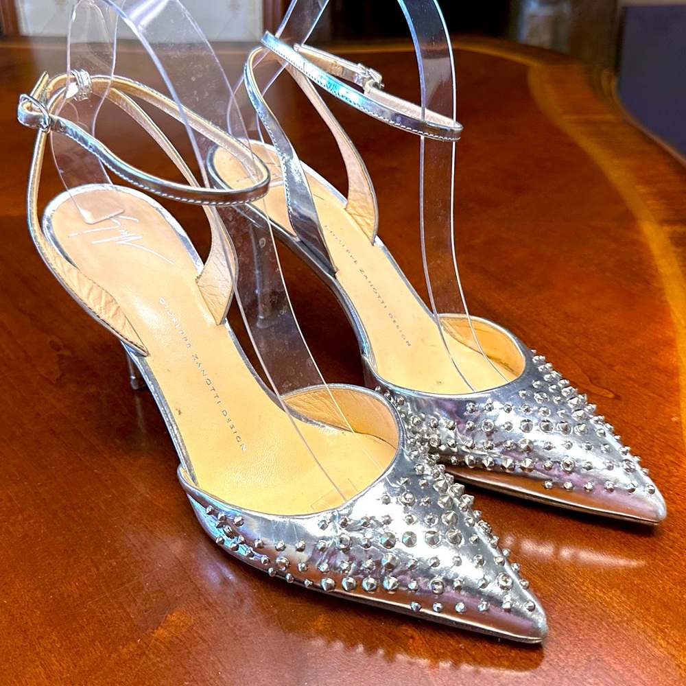 Beautiful Giuseppe Zanotti embellished ankle strap pumps EUC EU 39